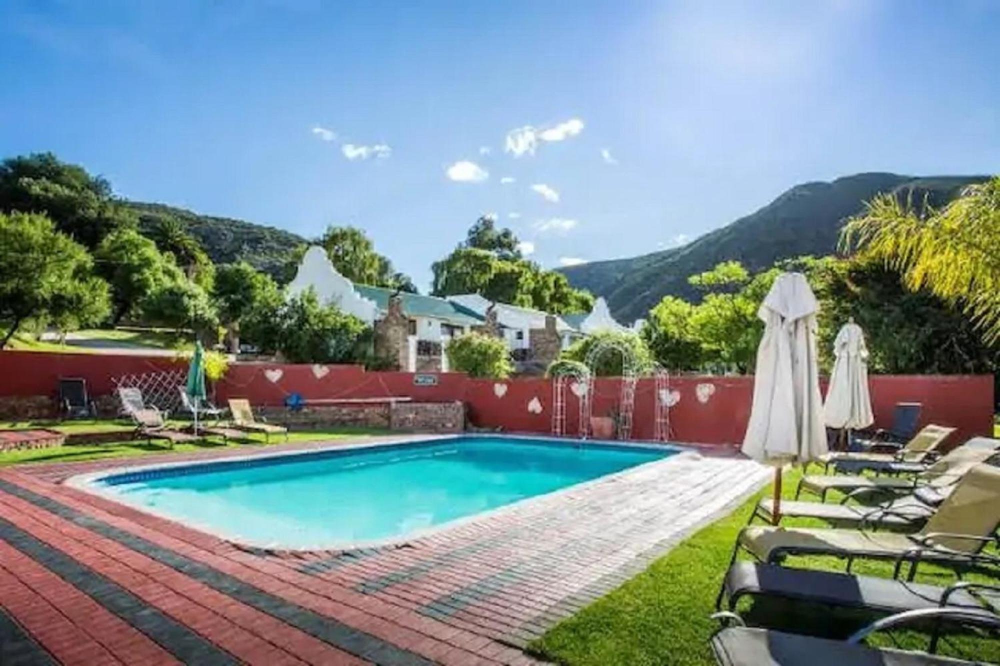 Old Mill Lodge, Seasonal Working Ostrich Farm & Restaurant, Oudtshoorn Bilik gambar