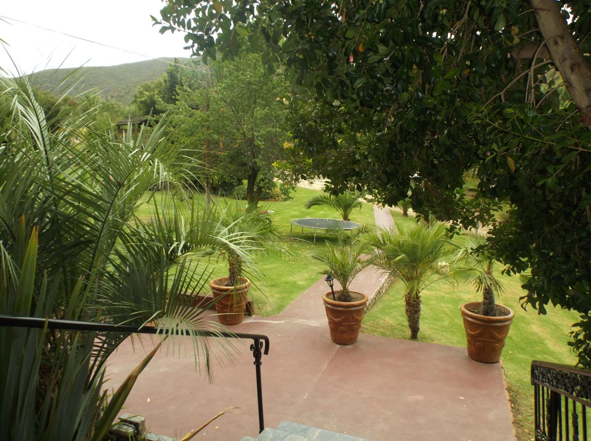 Old Mill Lodge, Seasonal Working Ostrich Farm & Restaurant, Oudtshoorn Bilik gambar