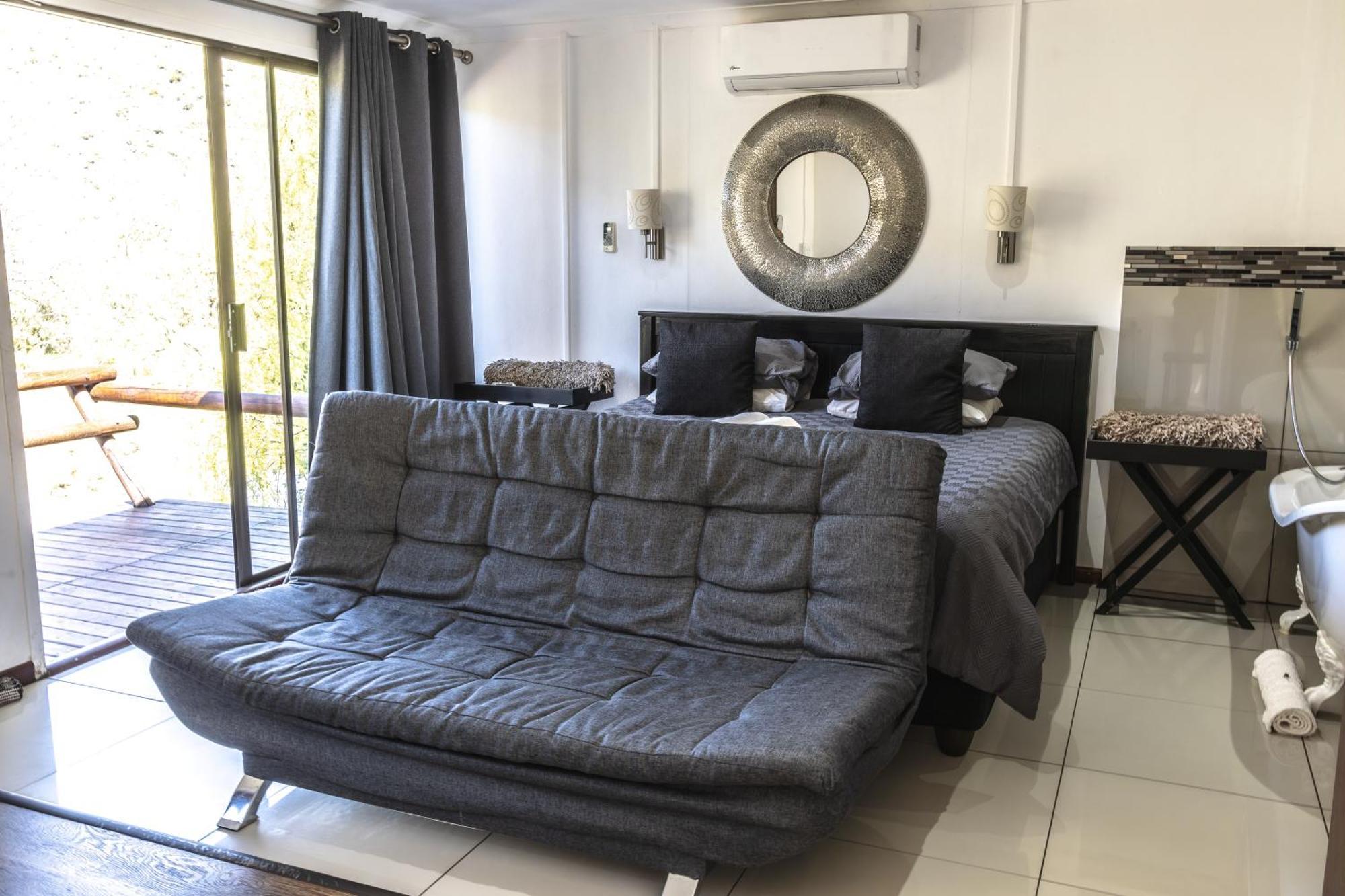 Old Mill Lodge, Seasonal Working Ostrich Farm & Restaurant, Oudtshoorn Bilik gambar