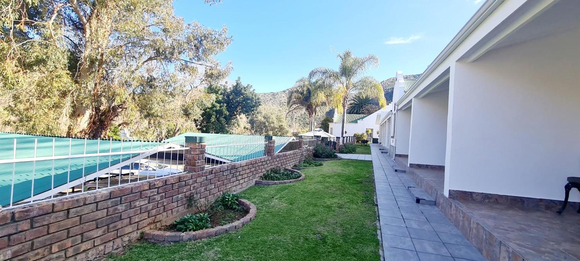 Old Mill Lodge, Seasonal Working Ostrich Farm & Restaurant, Oudtshoorn Bilik gambar
