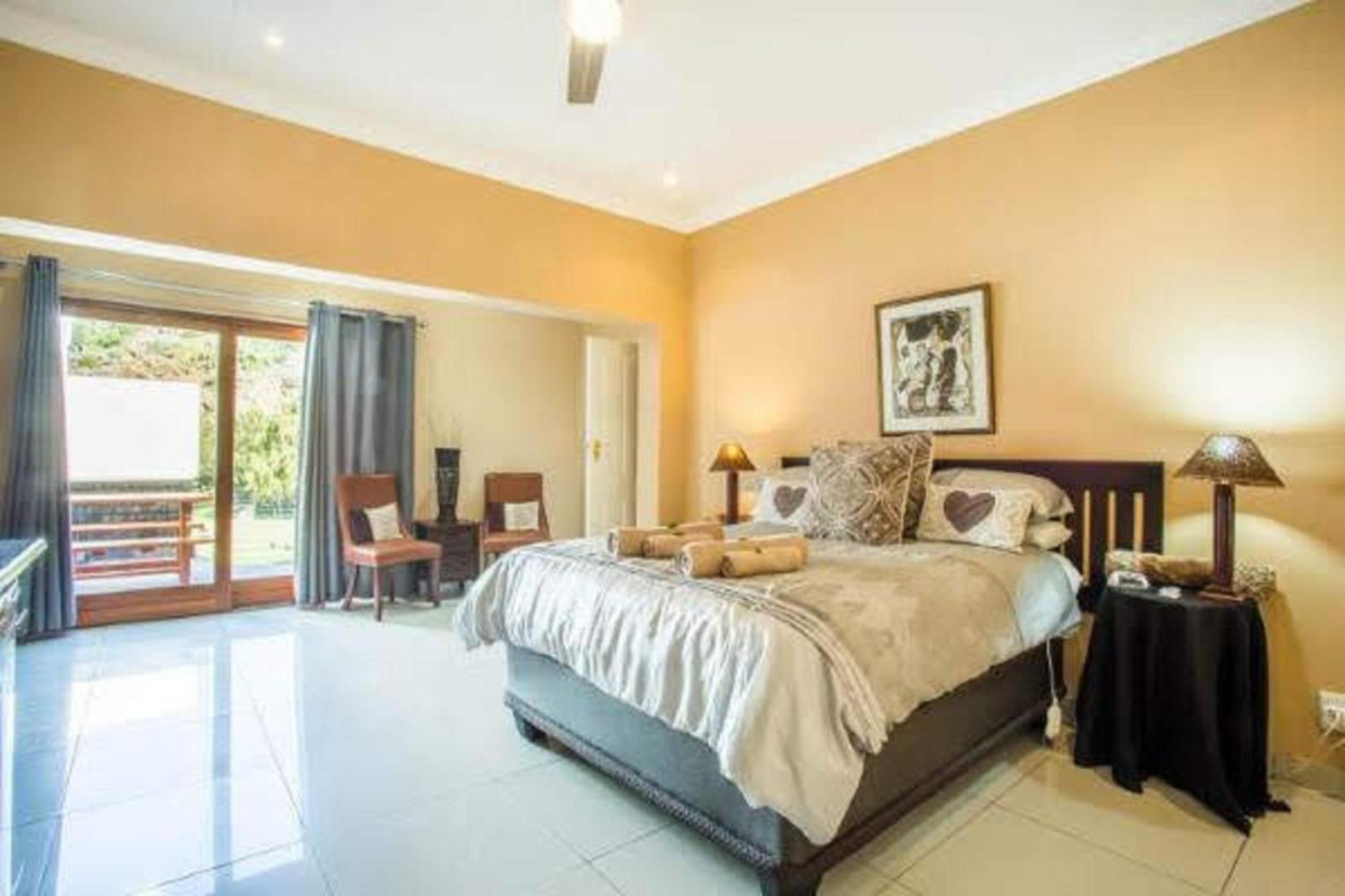 Old Mill Lodge, Seasonal Working Ostrich Farm & Restaurant, Oudtshoorn Bilik gambar